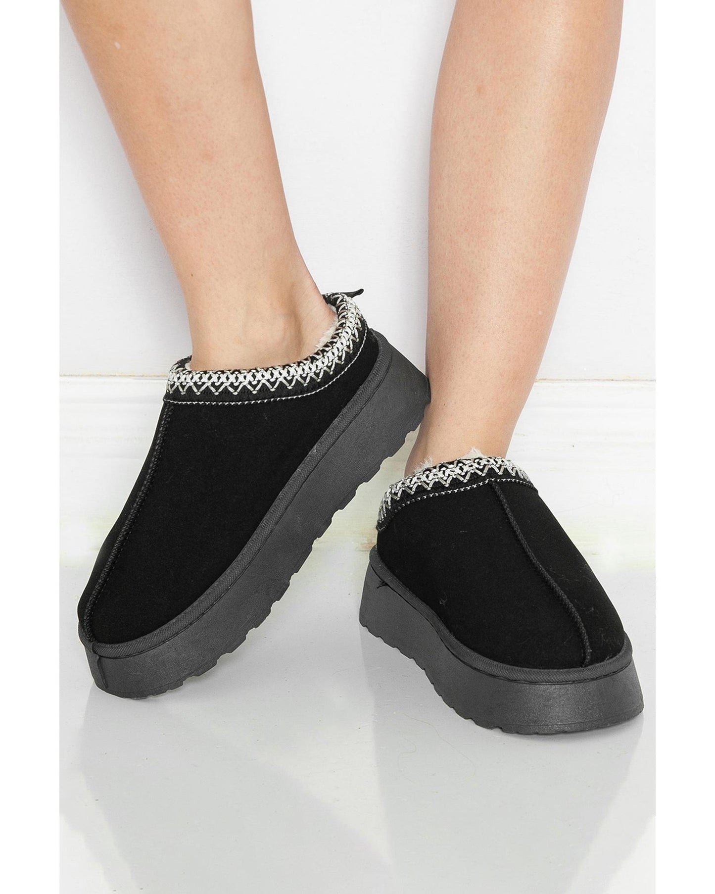 Azura Exchange Black Suede Contrast Print Round Toe Plush Lined Flats - 37 EU