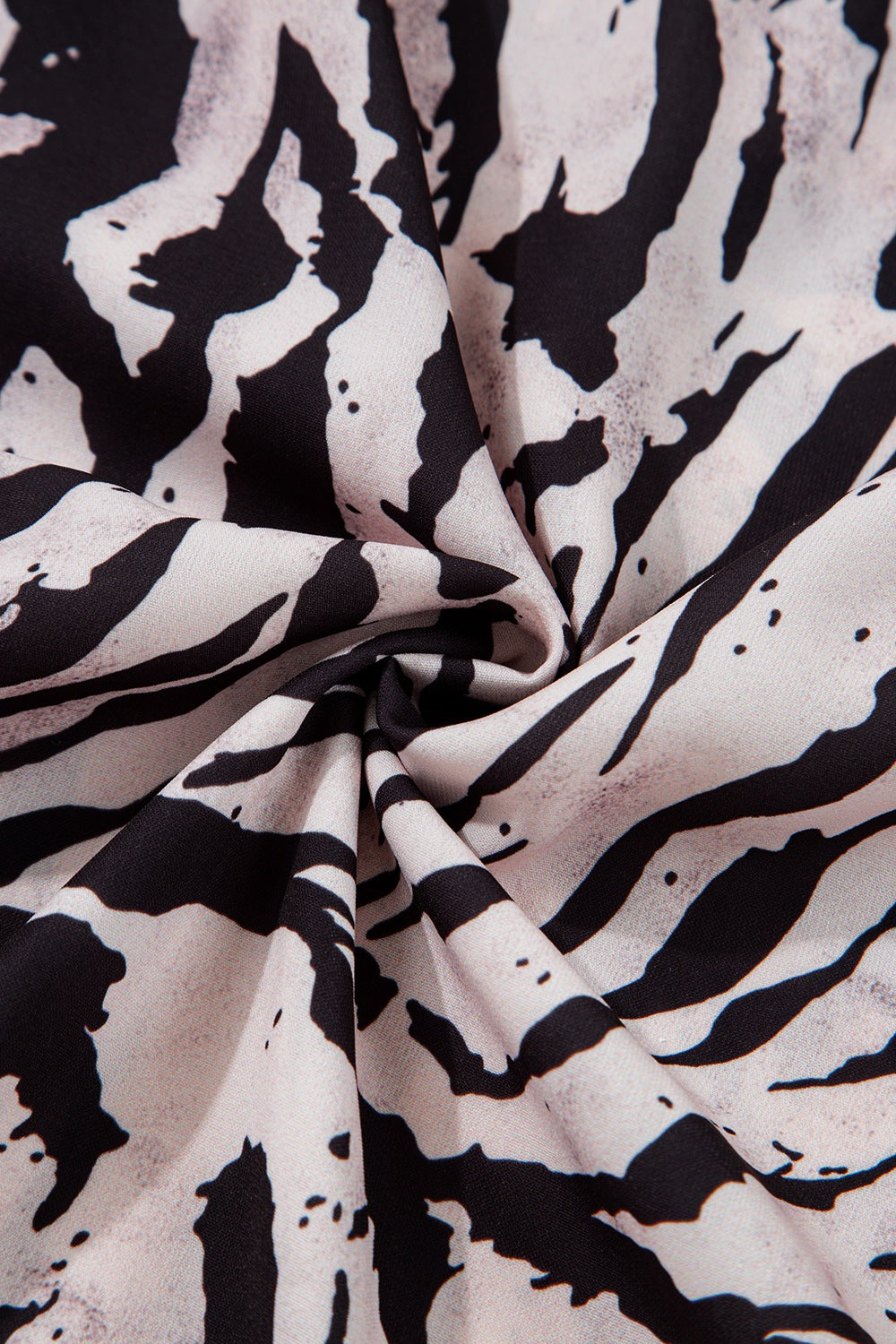 Lightweight maxi dress with abstract print and adjustable tie back