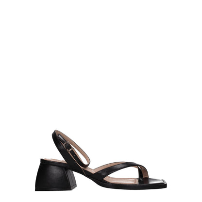 Nodaleto Black Leather Flat Sandals