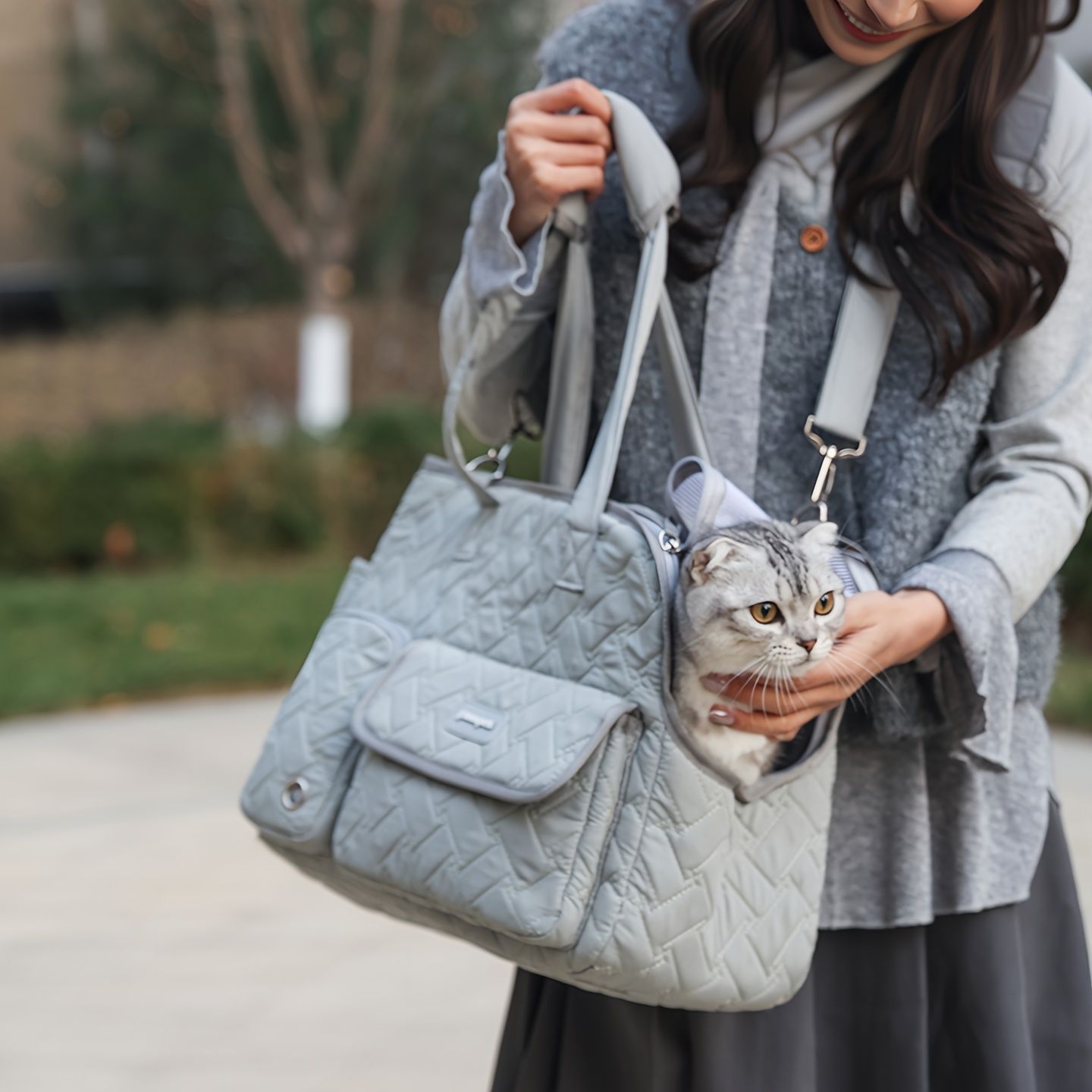 White cat carrier bag, cat transportation, quilted cat carrier, cat travel, pet care, cat supplies, Australian pet carrier, cat travel bag