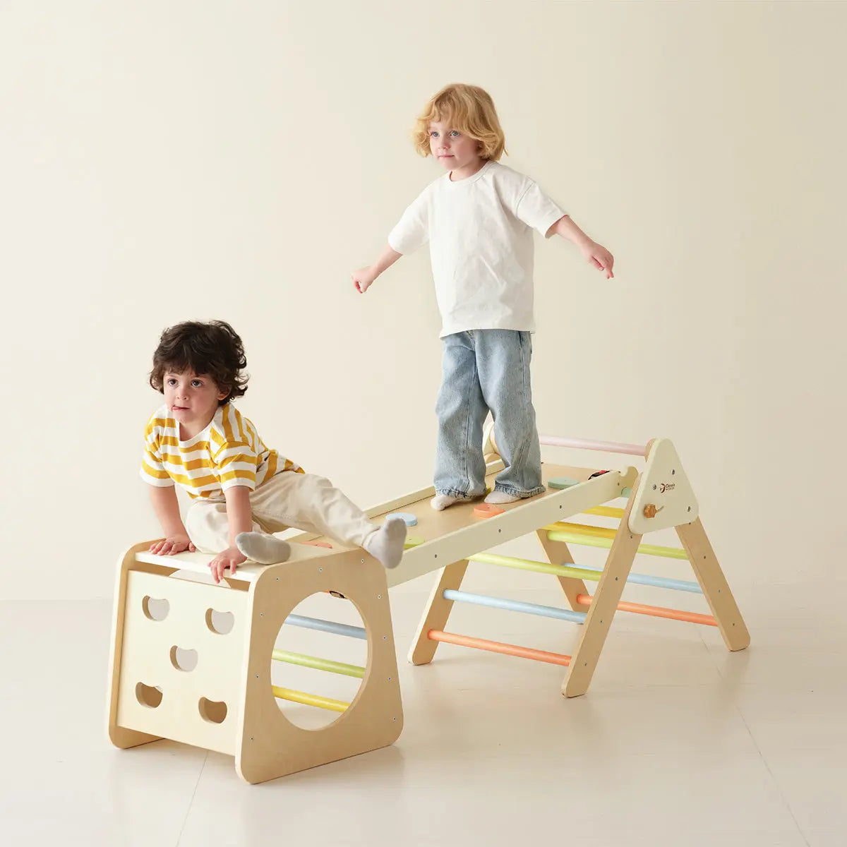 Classic World Small Climbing Frame Femina Worldwide