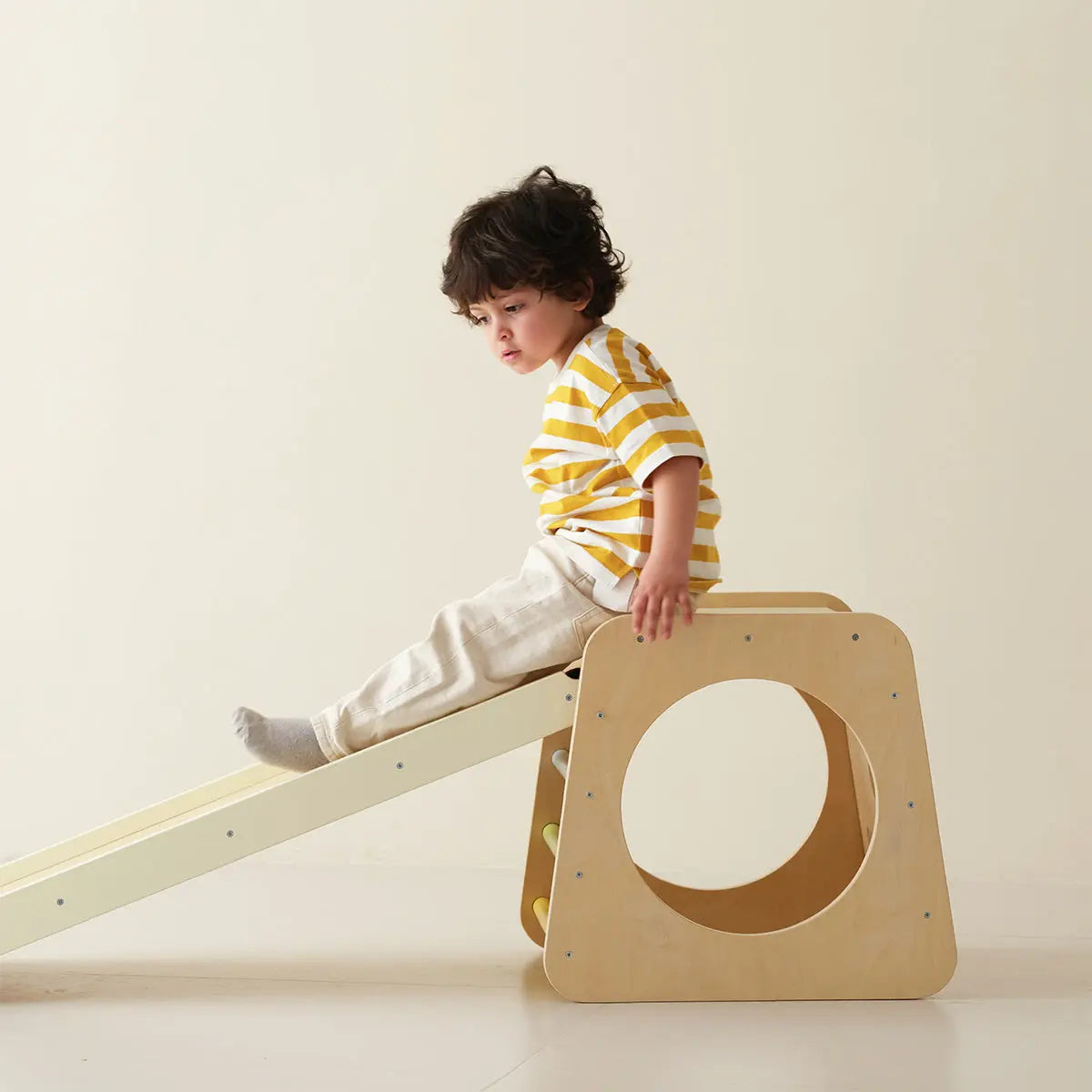 Classic World Small Climbing Frame Femina Worldwide